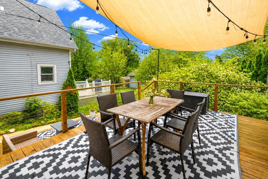Photo of 2625 S Wentworth AVENUE, Milwaukee, WI 53207 (MLS # 1960571)