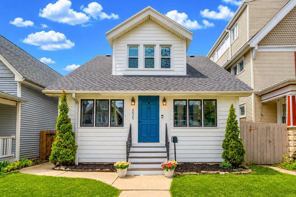 Photo of 2625 S Wentworth AVENUE, Milwaukee, WI 53207 (MLS # 1960571)