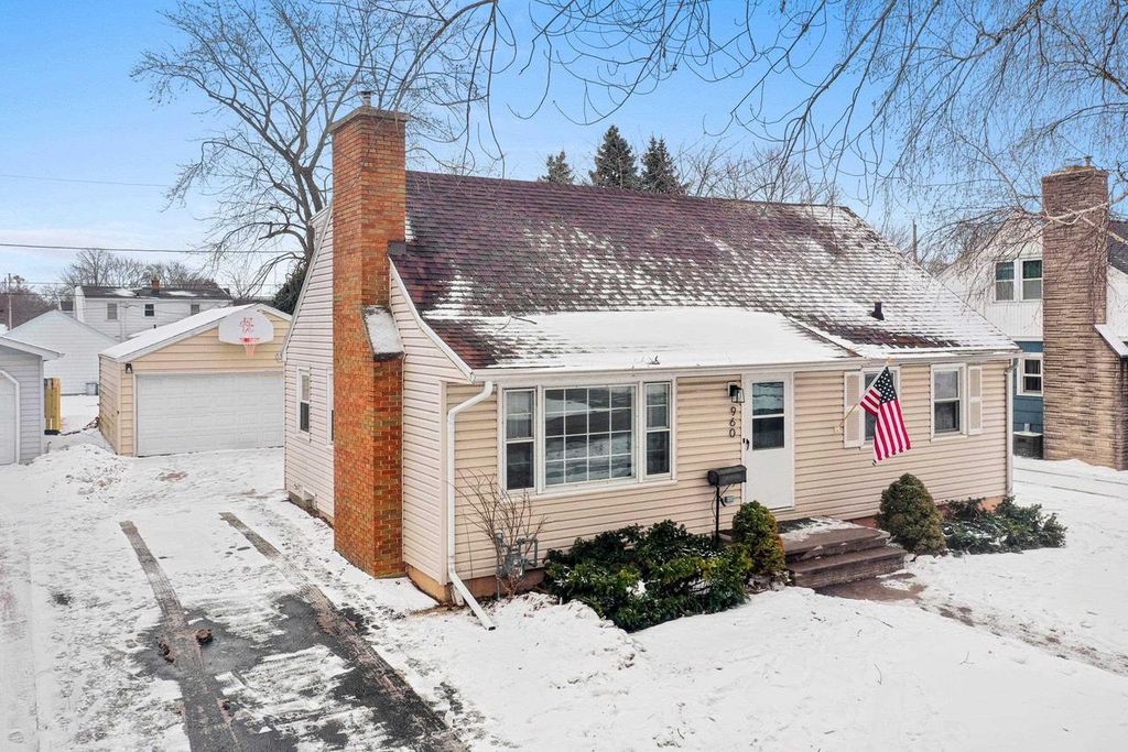 Photo of 960 Higgins AVENUE, Neenah, WI 54956 (MLS # 50320812)