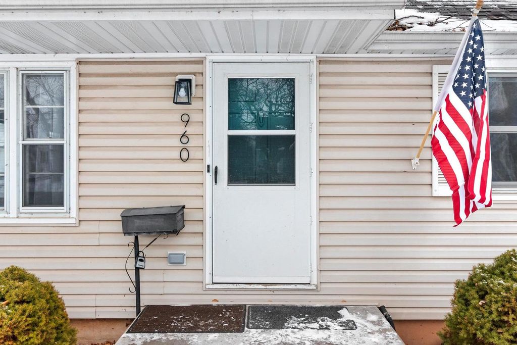 Photo of 960 Higgins AVENUE, Neenah, WI 54956 (MLS # 50320812)