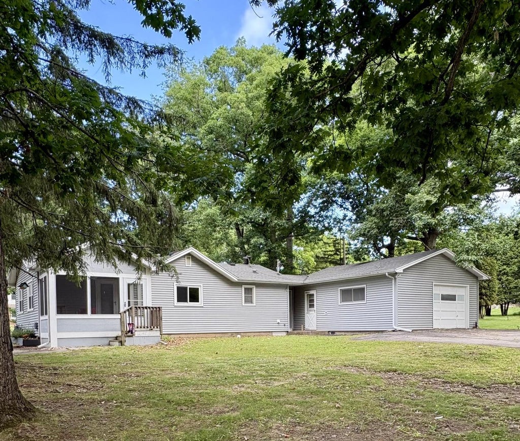 Photo of W3724 Washington DRIVE, Lake Geneva, WI 53147 (MLS # 1967320)