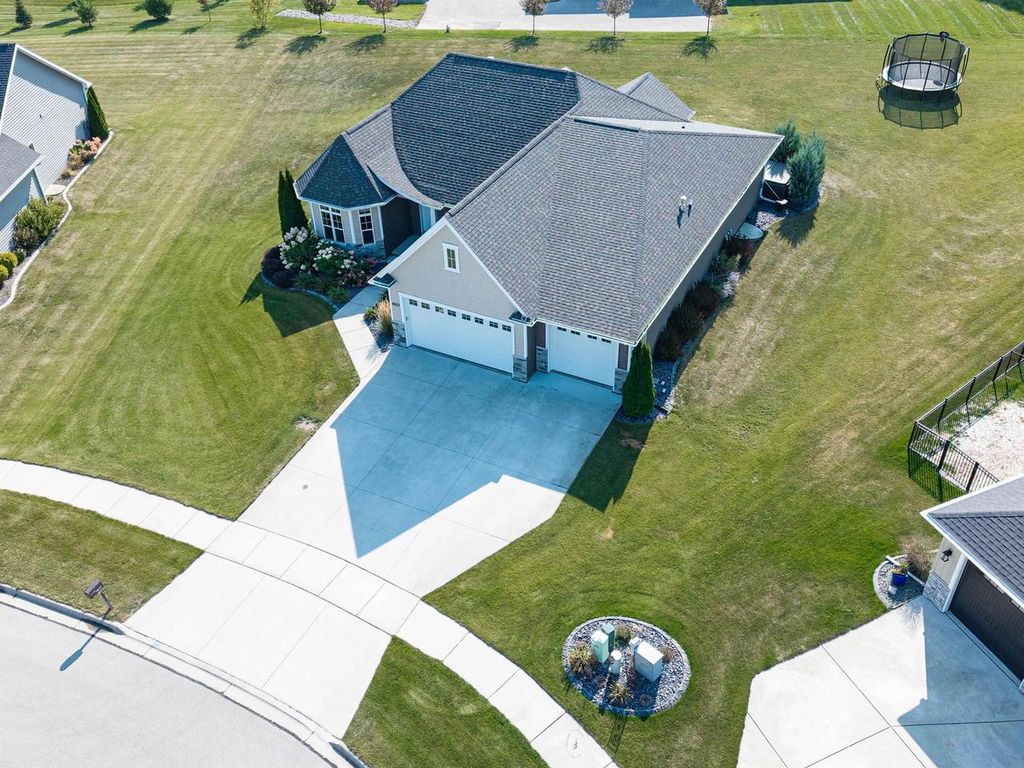 Photo of 4637 Trellis DRIVE, De Pere, WI 54115 (MLS # 50323572)