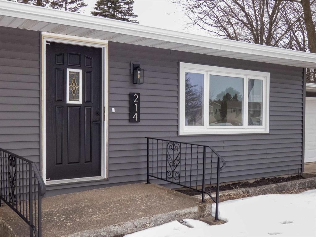 Photo of 214 E 21st STREET, Marshfield, WI 54449 (MLS # 22601326)