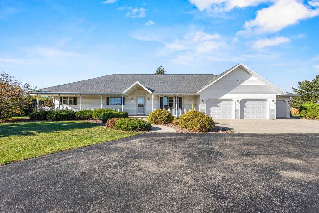 Photo of W1878 Hillside DRIVE, Pulaski, WI 54162 (MLS # 50316549)