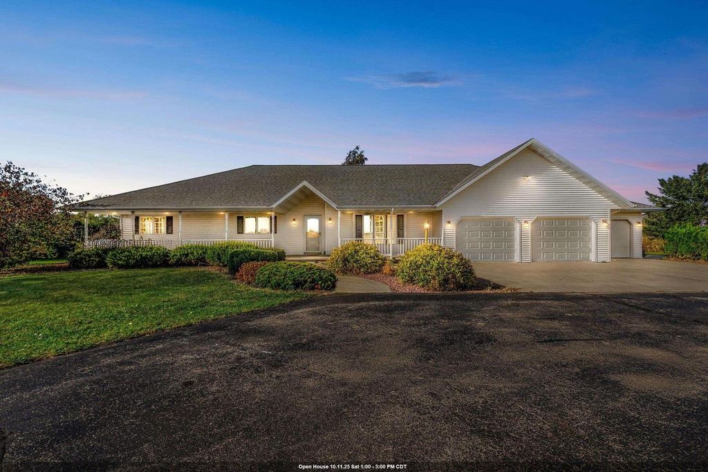 Photo of W1878 Hillside DRIVE, Pulaski, WI 54162 (MLS # 50316549)