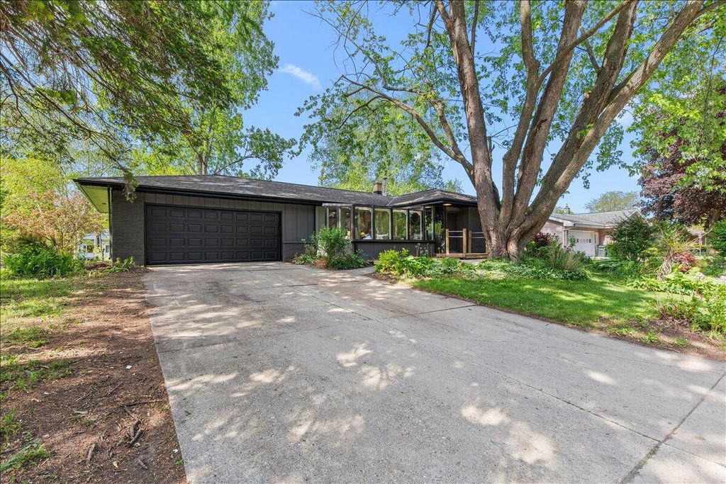 Photo of 234 Green Valley PLACE, West Bend, WI 53095 (MLS # 1963478)
