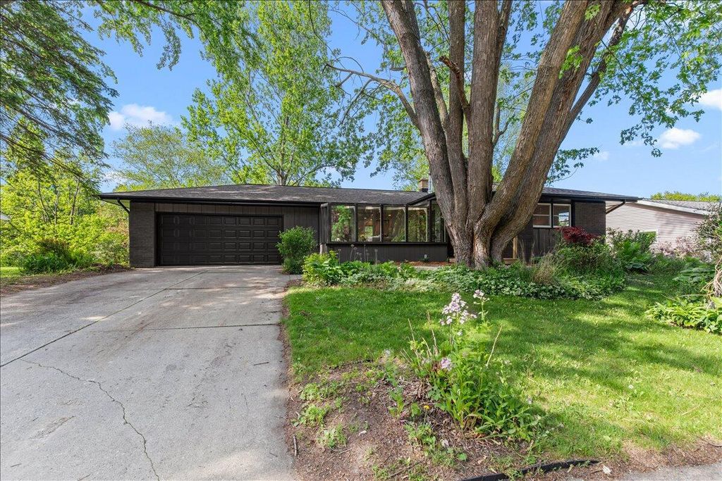 Photo of 234 Green Valley PLACE, West Bend, WI 53095 (MLS # 1963478)