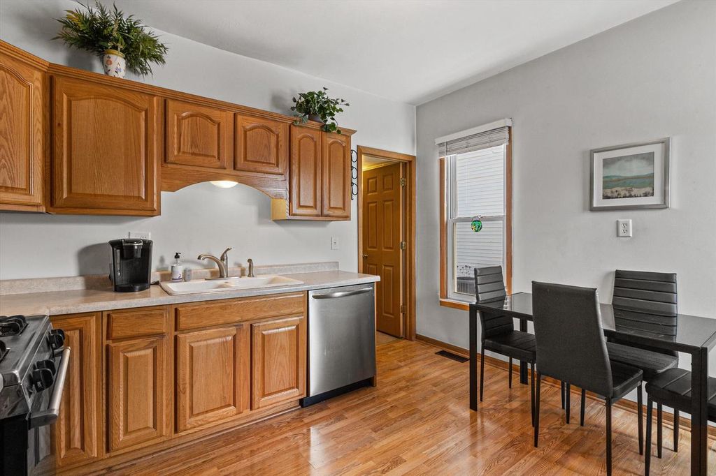 Photo of 1308 West BOULEVARD, Racine, WI 53405 (MLS # 1946124)