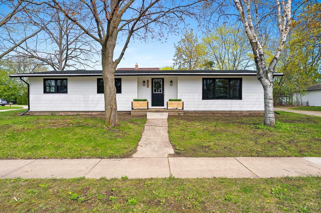 Photo of 2120 Crane STREET, Oshkosh, WI 54901 (MLS # 50324556)