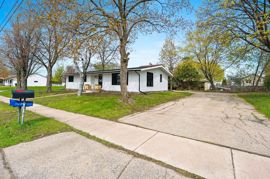 Photo of 2120 Crane STREET, Oshkosh, WI 54901 (MLS # 50324556)