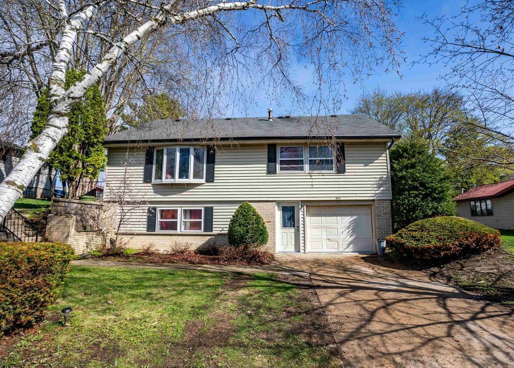 Photo of 604 W North STREET, Dodgeville, WI 53533 (MLS # 2020877)