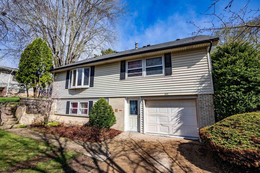 Photo of 604 W North STREET, Dodgeville, WI 53533 (MLS # 2020877)