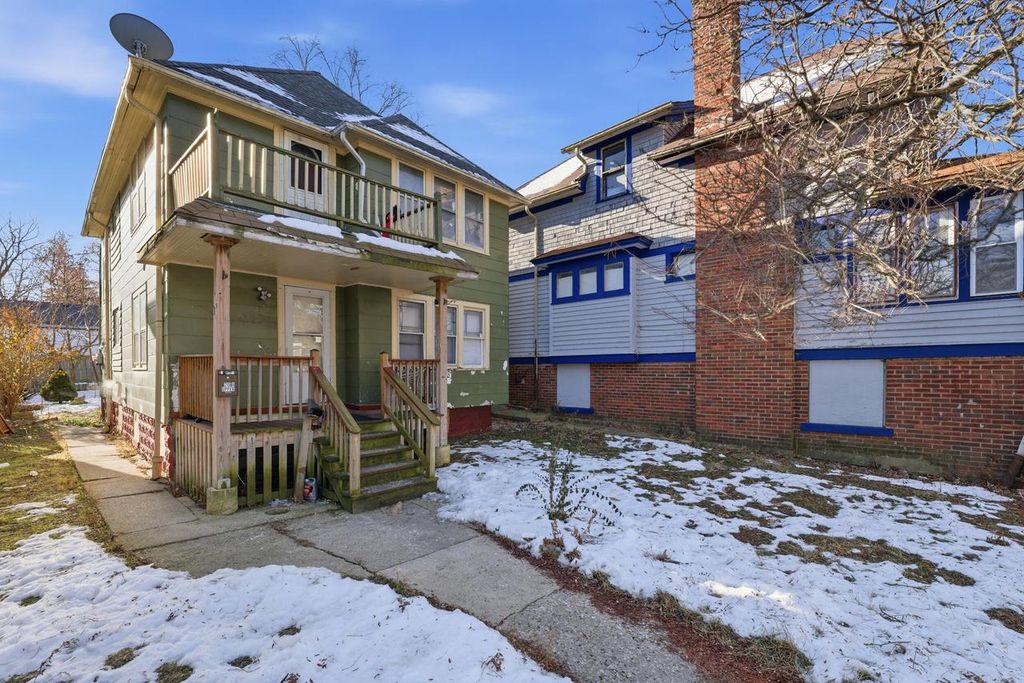 Photo of 215 E Chambers STREET, Milwaukee, WI 53212 (MLS # 1945916)