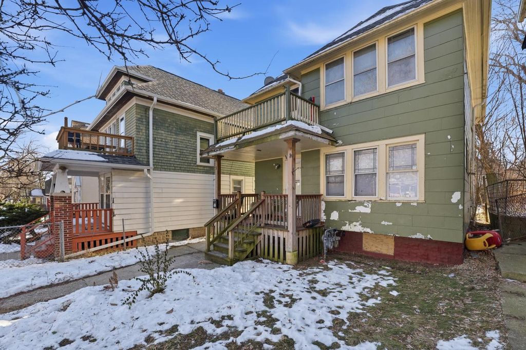 Photo of 215 E Chambers STREET, Milwaukee, WI 53212 (MLS # 1945916)