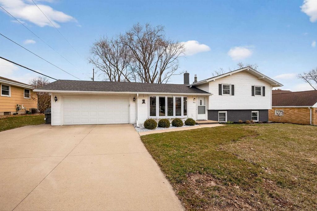 Photo of 944 Duchateau AVENUE, Green Bay, WI 54304 (MLS # 50323183)