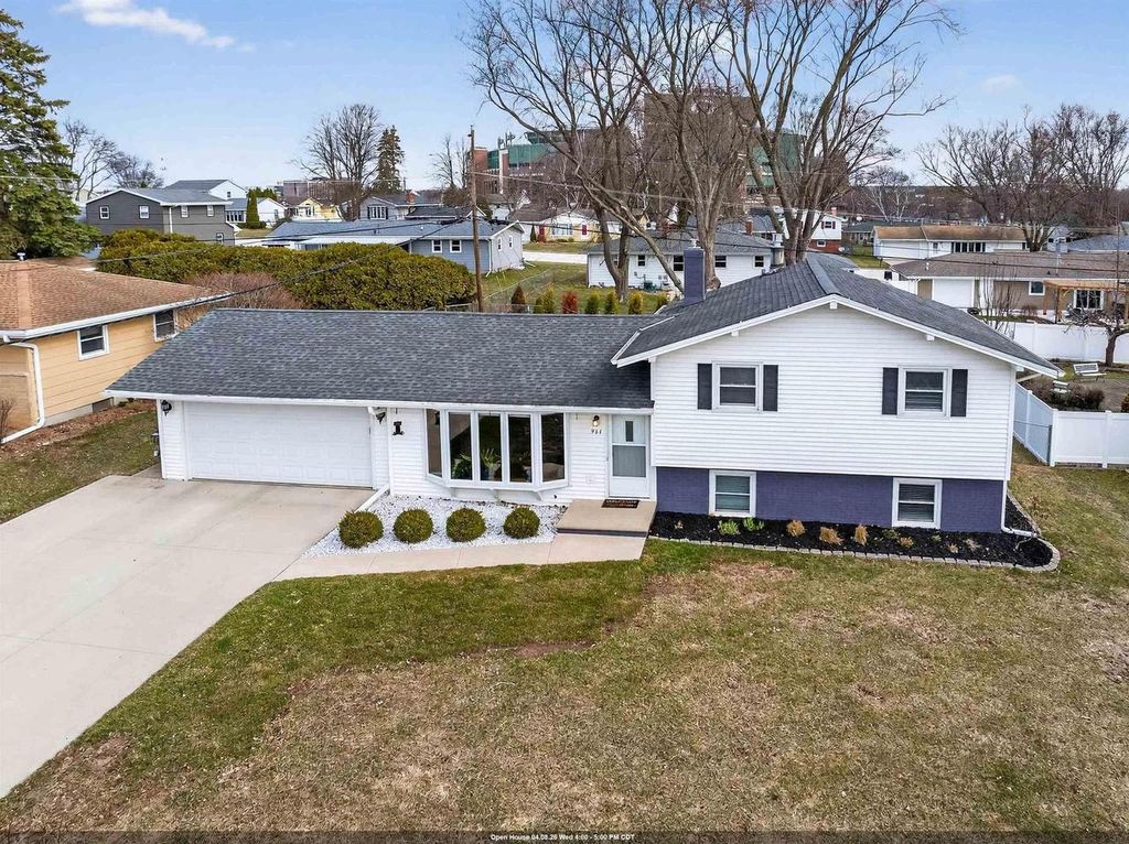 Photo of 944 Duchateau AVENUE, Green Bay, WI 54304 (MLS # 50323183)