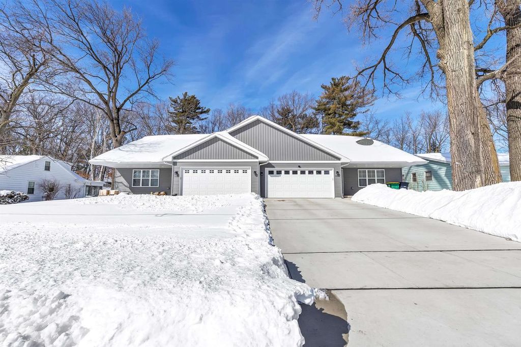 Photo of 2323 Deckner AVENUE, Green Bay, WI 54302 (MLS # 50322370)