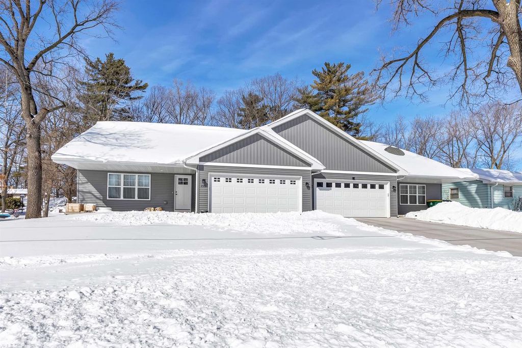Photo of 2323 Deckner AVENUE, Green Bay, WI 54302 (MLS # 50322370)