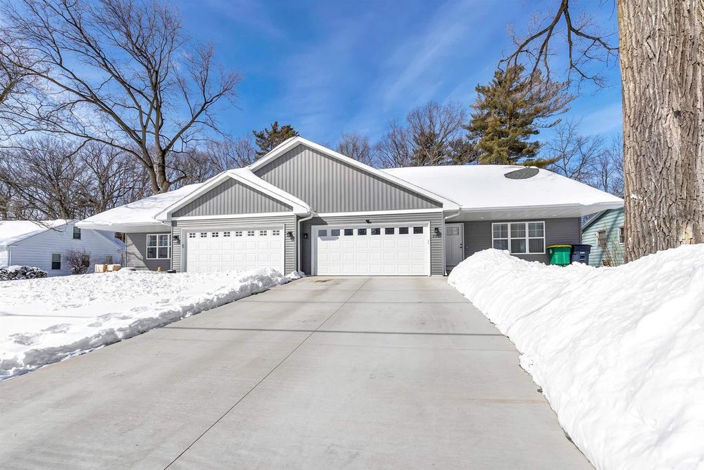 Photo of 2323 Deckner AVENUE, Green Bay, WI 54302 (MLS # 50322370)