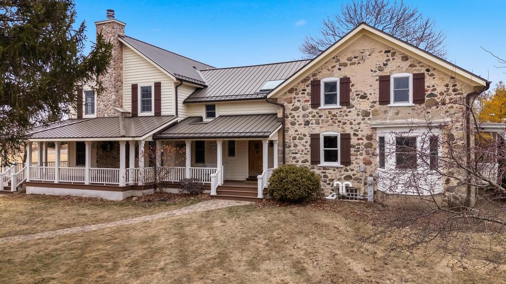 Photo of 2237 Washington AVENUE, Cedarburg, WI 53012 (MLS # 1952052)