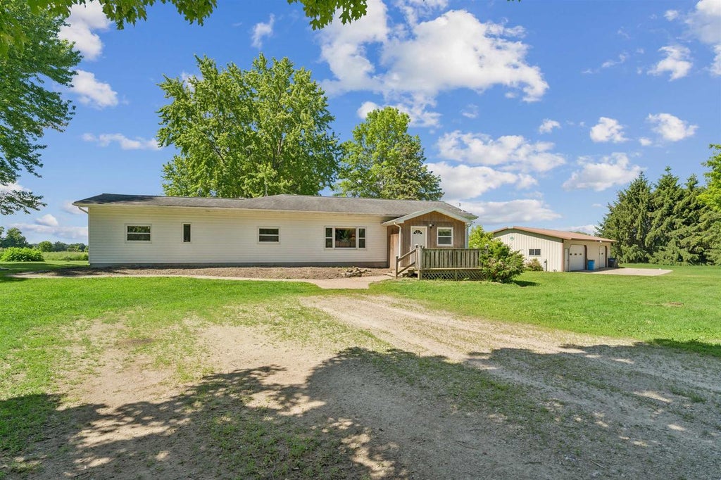 Photo of W10531 Roloff ROAD, New London, WI 54961 (MLS # 50328030)