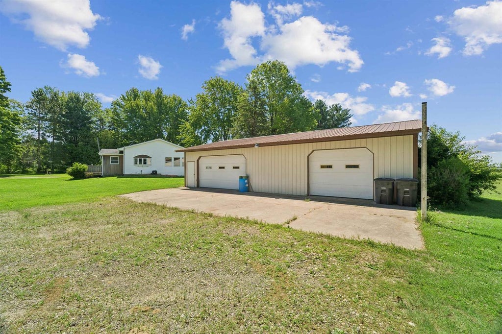 Photo of W10531 Roloff ROAD, New London, WI 54961 (MLS # 50328030)