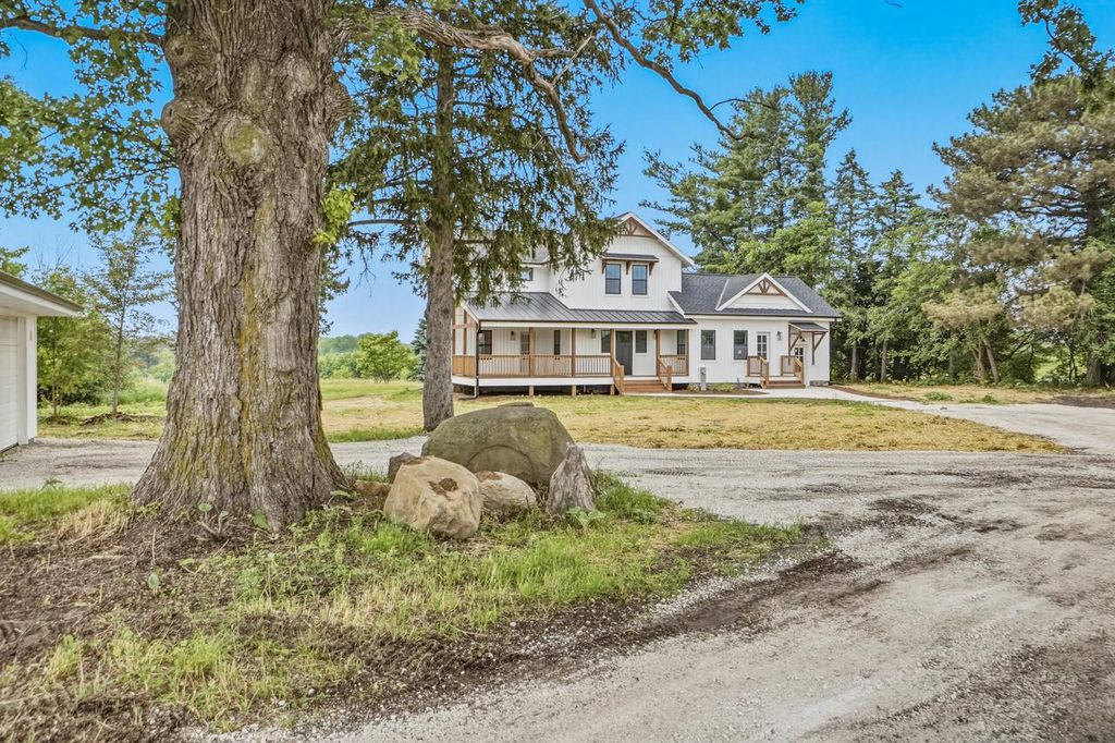 Photo of W541 Madison AVENUE, Ixonia, WI 53036 (MLS # 1966696)