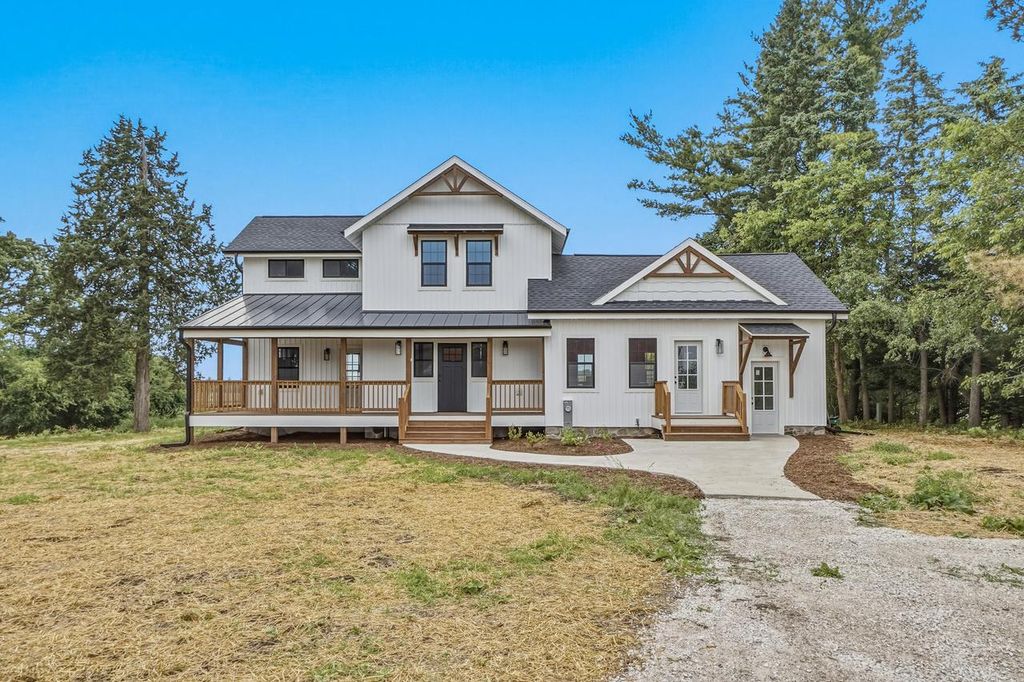 Photo of W541 Madison AVENUE, Ixonia, WI 53036 (MLS # 1966696)