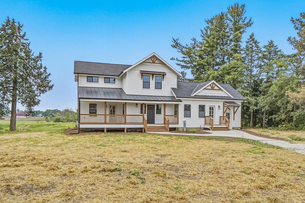 Photo of W541 Madison AVENUE, Ixonia, WI 53036 (MLS # 1966696)