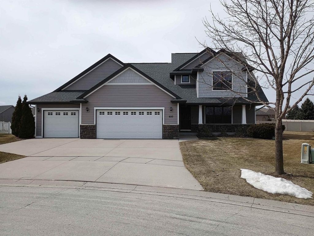 Photo of 600 Castlestone COURT, Hobart, WI 54155 (MLS # 50322521)