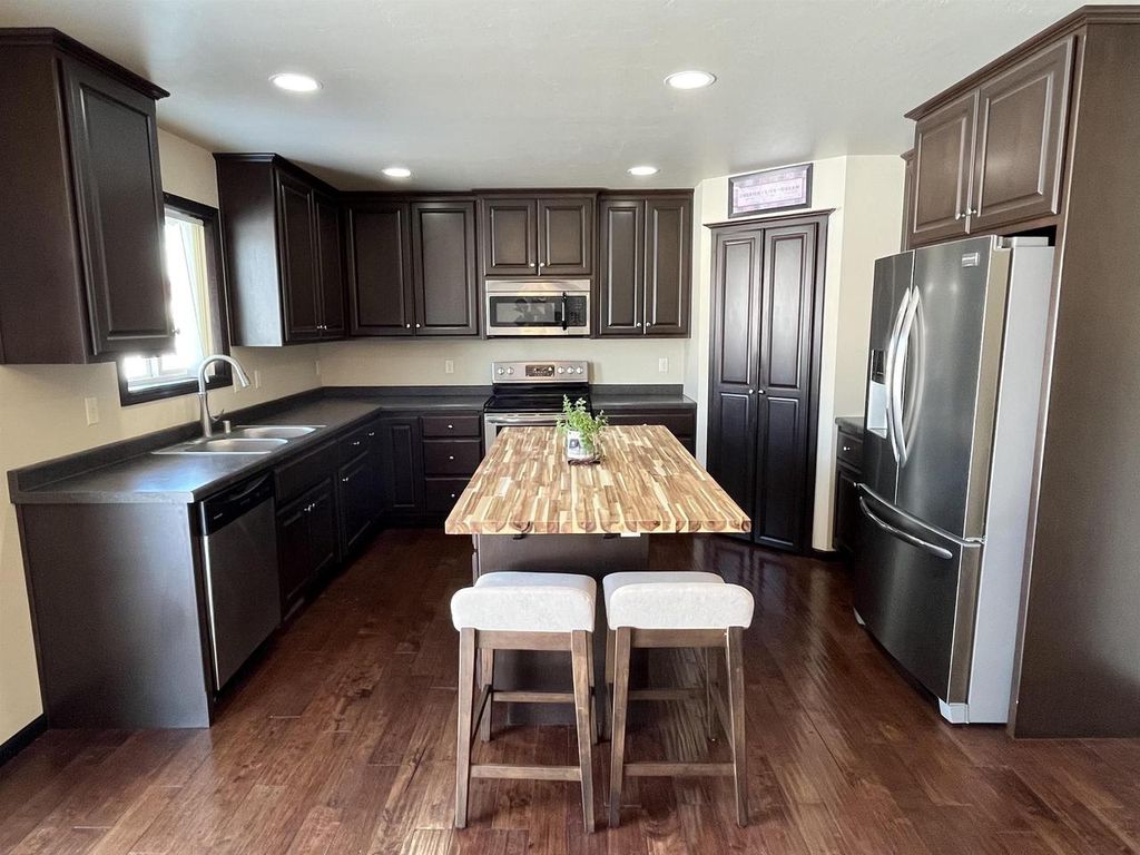 Photo of 600 Castlestone COURT, Hobart, WI 54155 (MLS # 50322521)