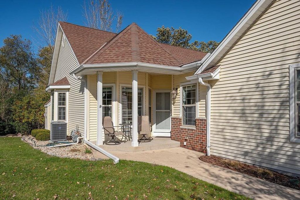 Photo of 838 838 Elise Court COURT, Waukesha, WI 53189 (MLS # 1944111)