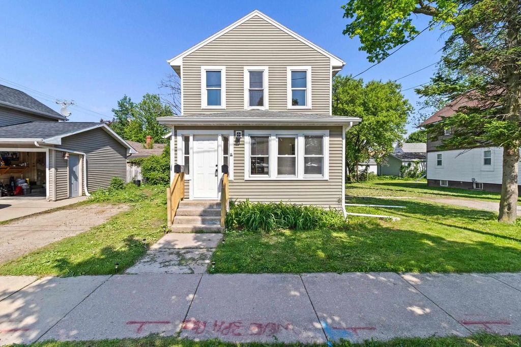 Photo of 714 N Bateman STREET, Appleton, WI 54911 (MLS # 50329409)