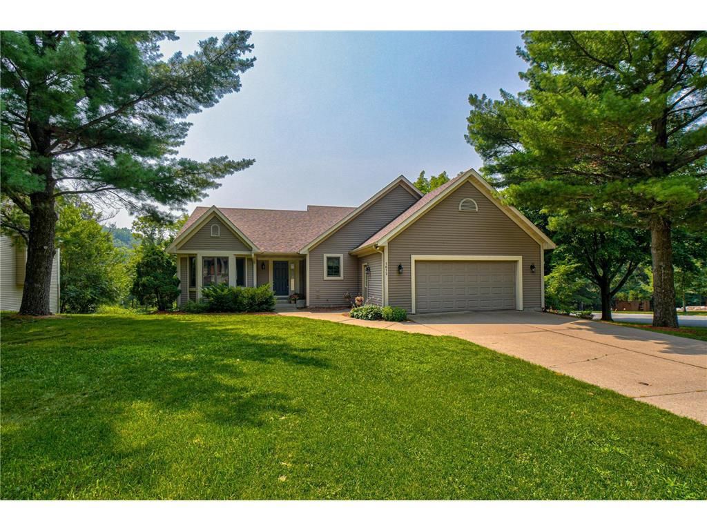 Photo of 1612 Golf View DRIVE, River Falls, WI 54022 (MLS # 7034354)