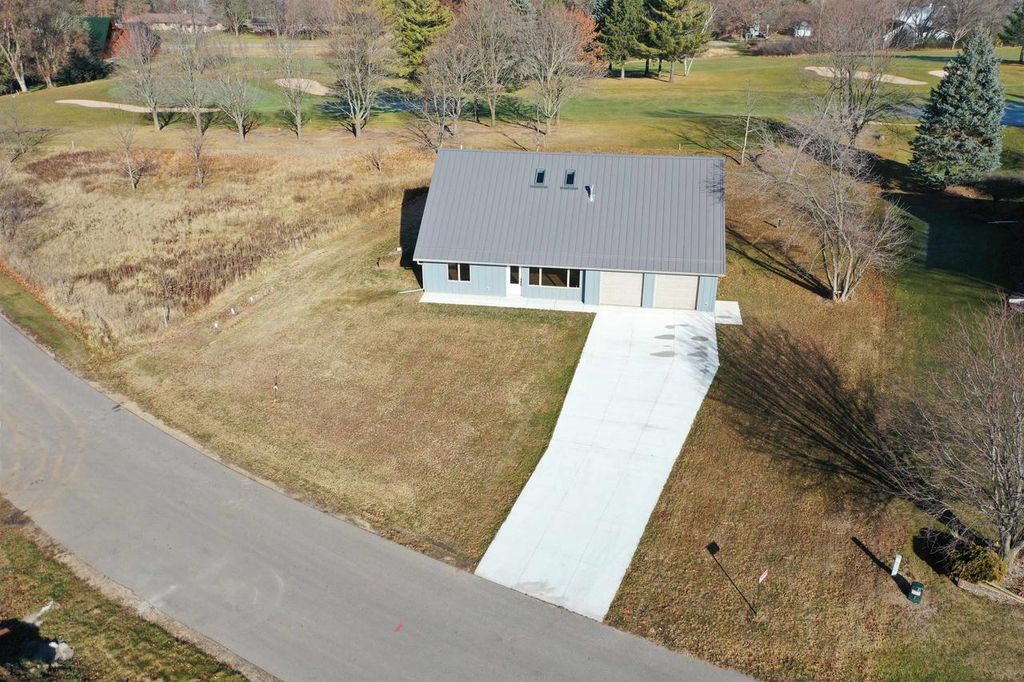 Photo of N8568 Seward Dr, Berlin, WI 54923 (MLS # 2012940)