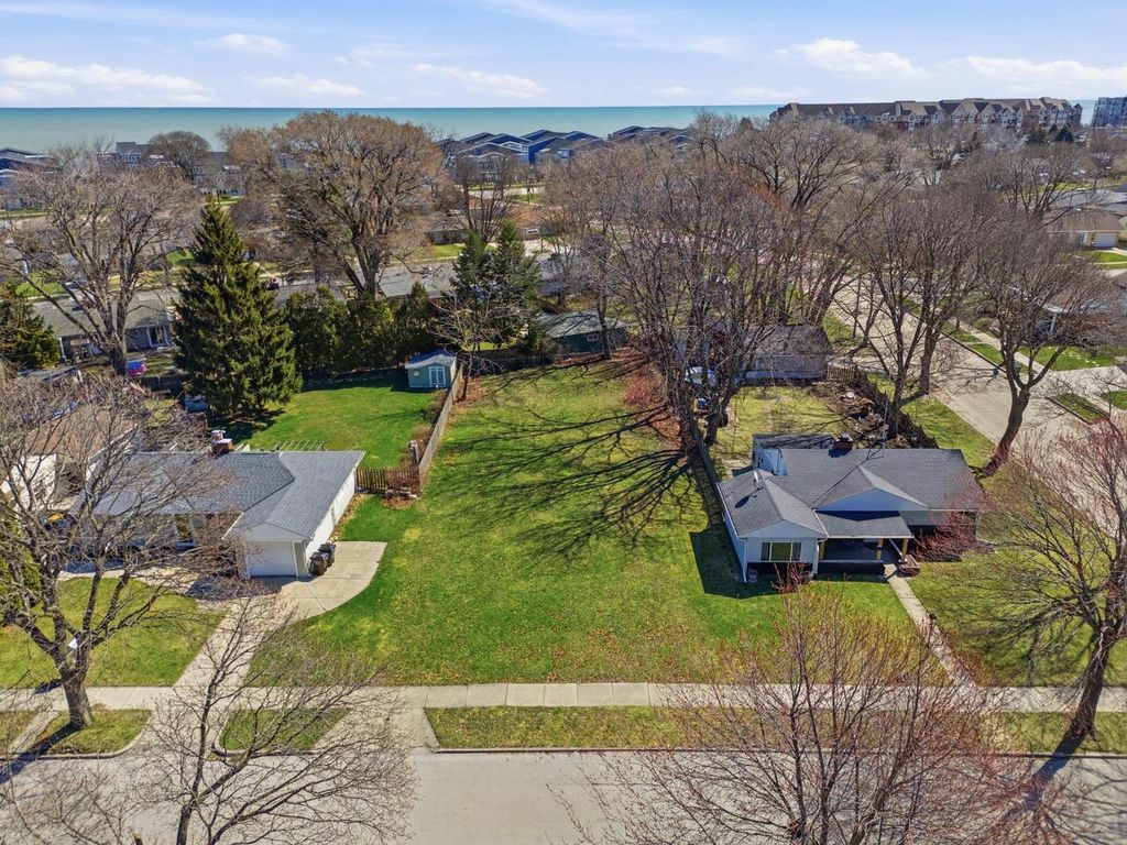 Photo of 4010 S Kirkwood AVENUE, Saint Francis, WI 53235 (MLS # 1956962)