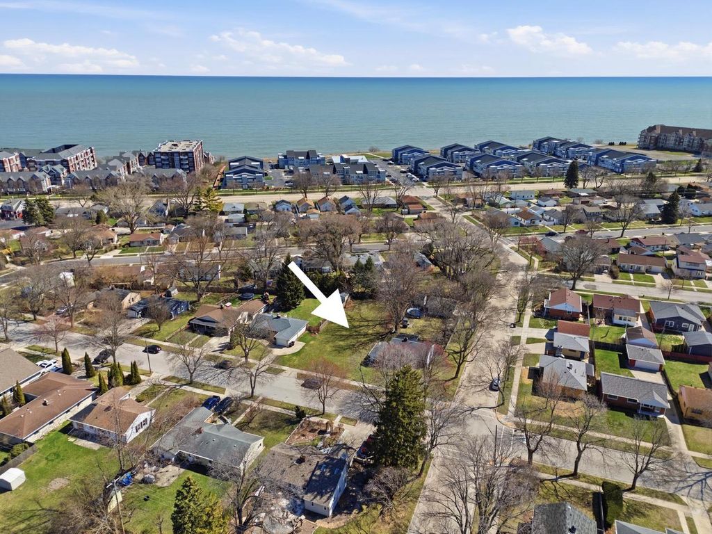 Photo of 4010 S Kirkwood AVENUE, Saint Francis, WI 53235 (MLS # 1956962)