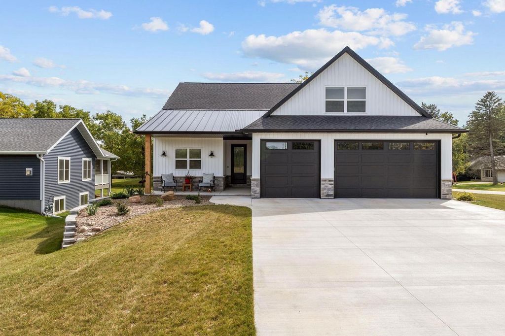 Photo of W881 Summit COURT, Green Lake, WI 54941 (MLS # 50324196)