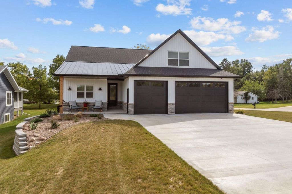 Photo of W881 Summit COURT, Green Lake, WI 54941 (MLS # 50324196)