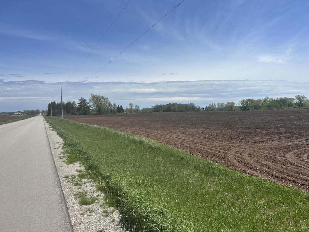 Photo of Hofa Park DRIVE, Pulaski, WI 54162 (MLS # 50325723)
