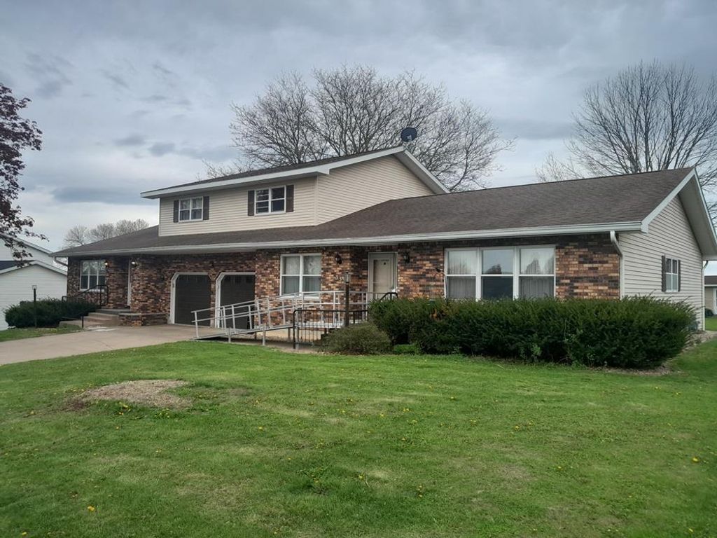 Photo of 335/337 Alona LANE, Lancaster, WI 53813 (MLS # 2022382)