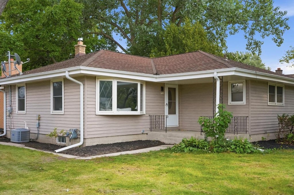 Photo of 8722 N 52nd STREET, Brown Deer, WI 53223 (MLS # 1981845)