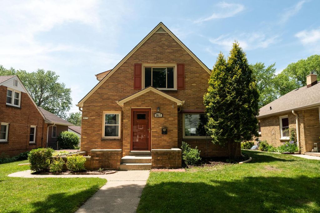 Photo of 2815 N 88th STREET #2817, Milwaukee, WI 53222 (MLS # 1964498)