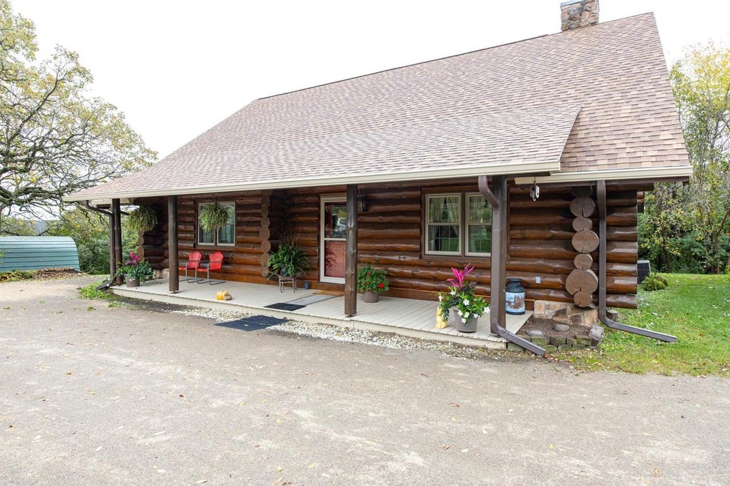 Photo of 5005 Breezewood LANE, Winneconne, WI 54986 (MLS # 50334557)