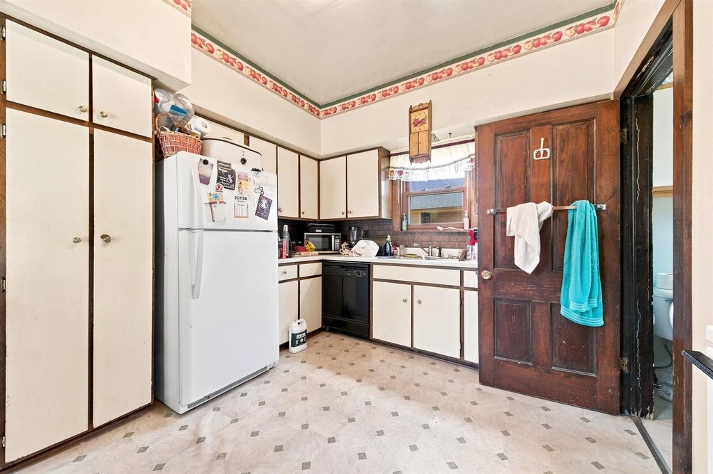Photo of 810 S Peach STREET, Marshfield, WI 54449 (MLS # 22604942)