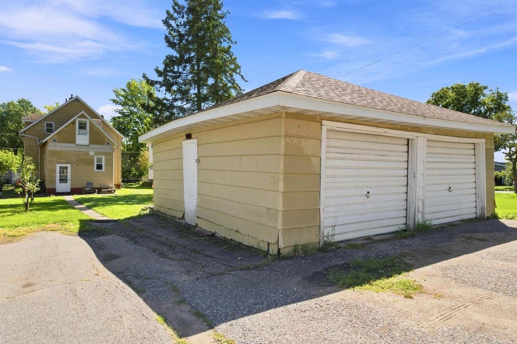 Photo of 810 S Peach STREET, Marshfield, WI 54449 (MLS # 22604942)