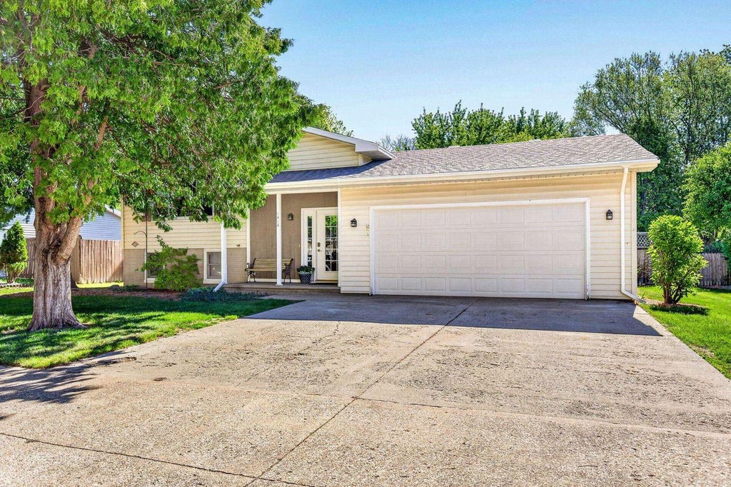 Photo of 1414 Franklin STREET, Little Chute, WI 54140 (MLS # 50326816)