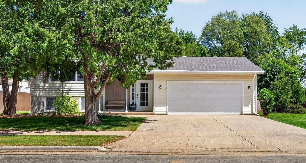 Photo of 1414 Franklin STREET, Little Chute, WI 54140 (MLS # 50326816)