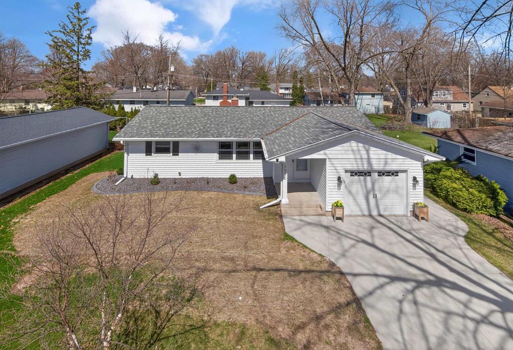 Photo of 1080 Thorndale STREET, Green Bay, WI 54304 (MLS # 50324075)