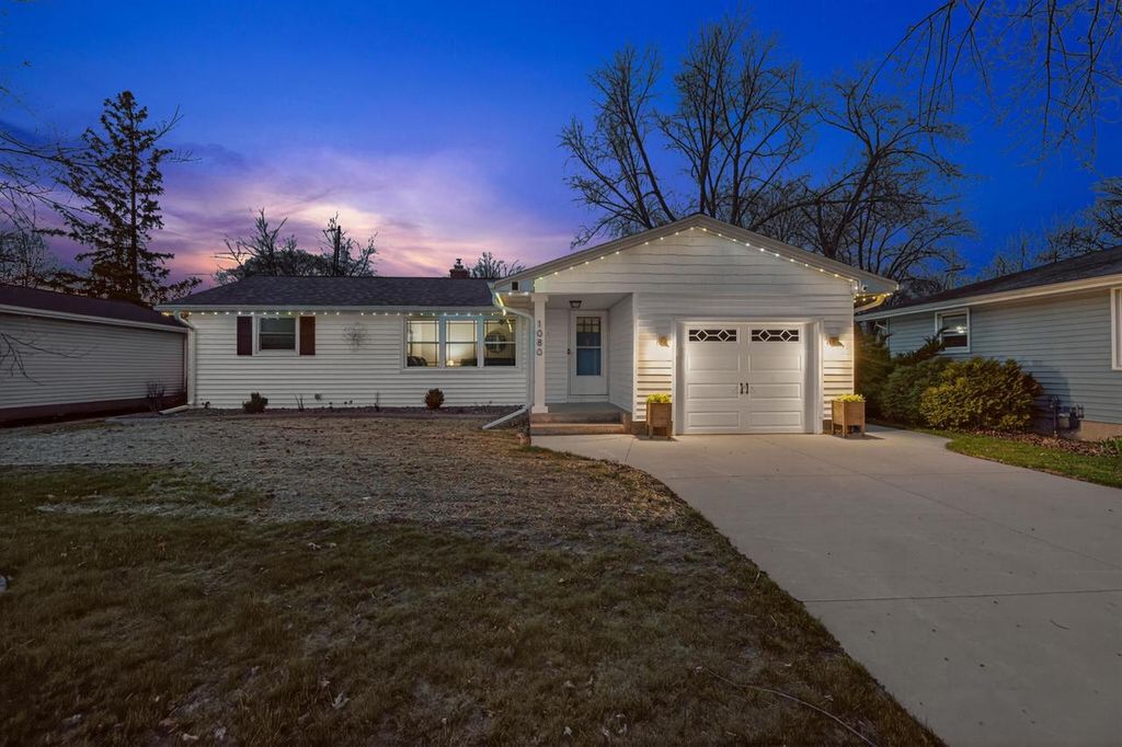 Photo of 1080 Thorndale STREET, Green Bay, WI 54304 (MLS # 50324075)